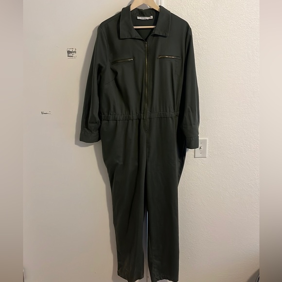 JustFab Olive Green Utility Jumpsuit - Picture 1 of 2